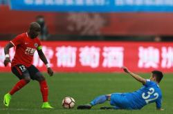 华体会APP下载-广州队碾压青岛队，詹姆斯点燃赛场