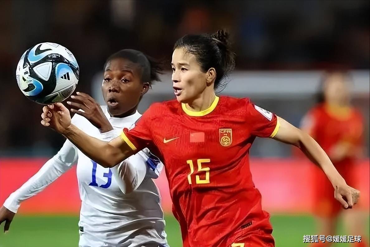 越南女足鼎力支持,赢得比赛进军下一轮 越南女足鼎力支持,赢得比赛进军下一轮