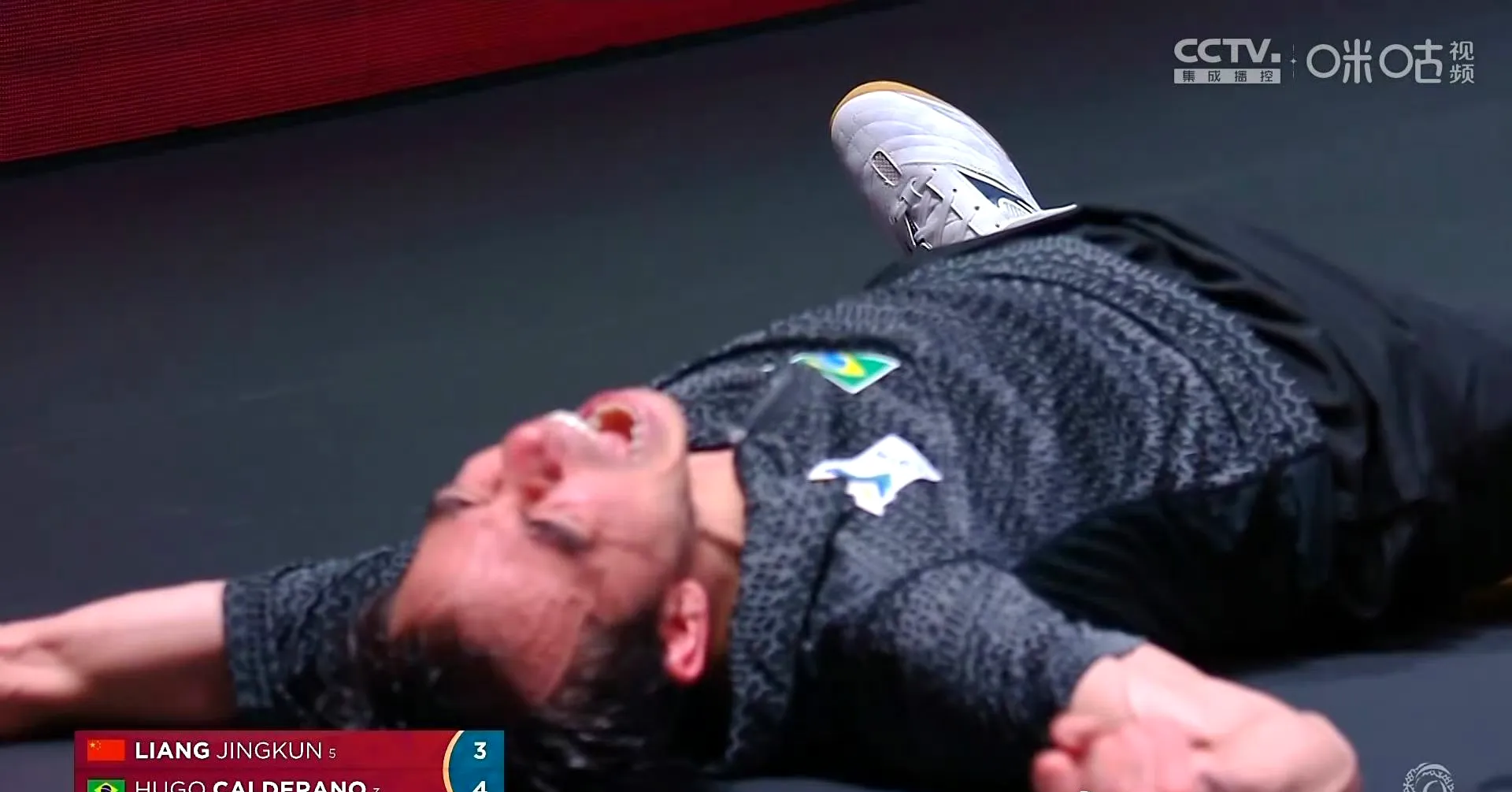 球员在场上频频失误引起困扰 球员在场上频频失误引起困扰