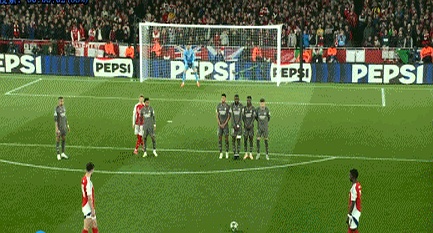 球员们在场上秀出绝技,球迷尖叫不断的简单介绍 球员们在场上秀出绝技,球迷尖叫不断的简单介绍