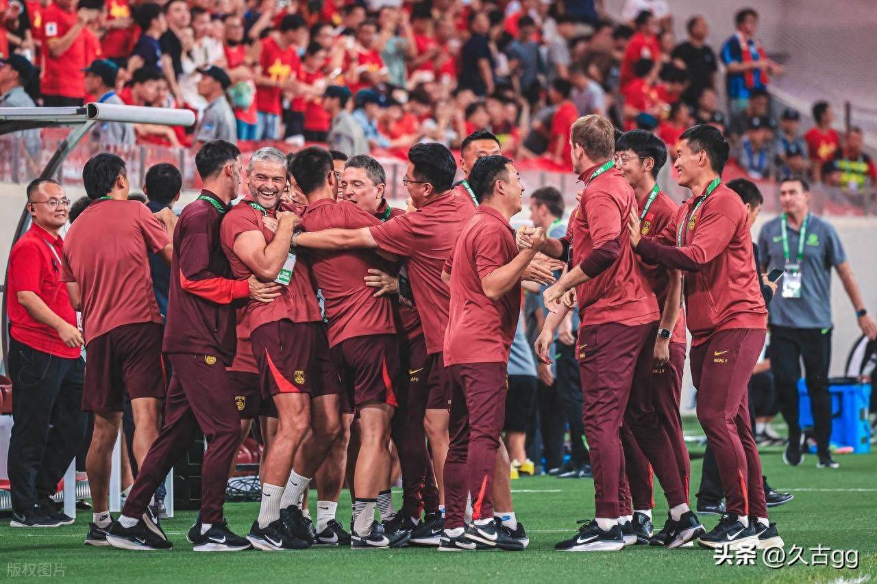 足球座谈会:球队战术研究热议 足球座谈会:球队战术研究热议